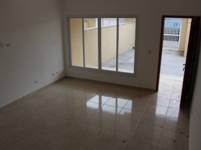 #689 - Casa para Locação em Caraguatatuba - SP - 2